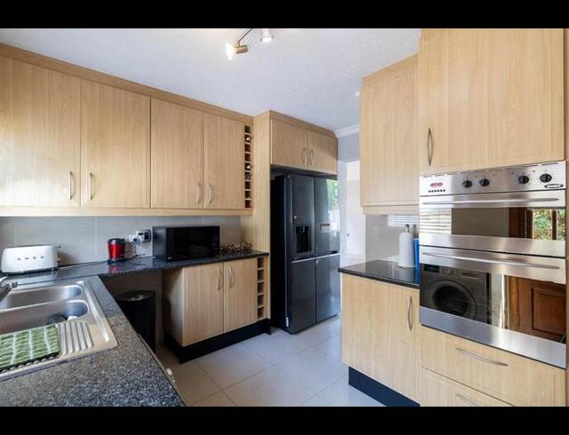 3 BEDROOM TOWNHOUSE FOR SALE IN GLENVISTA